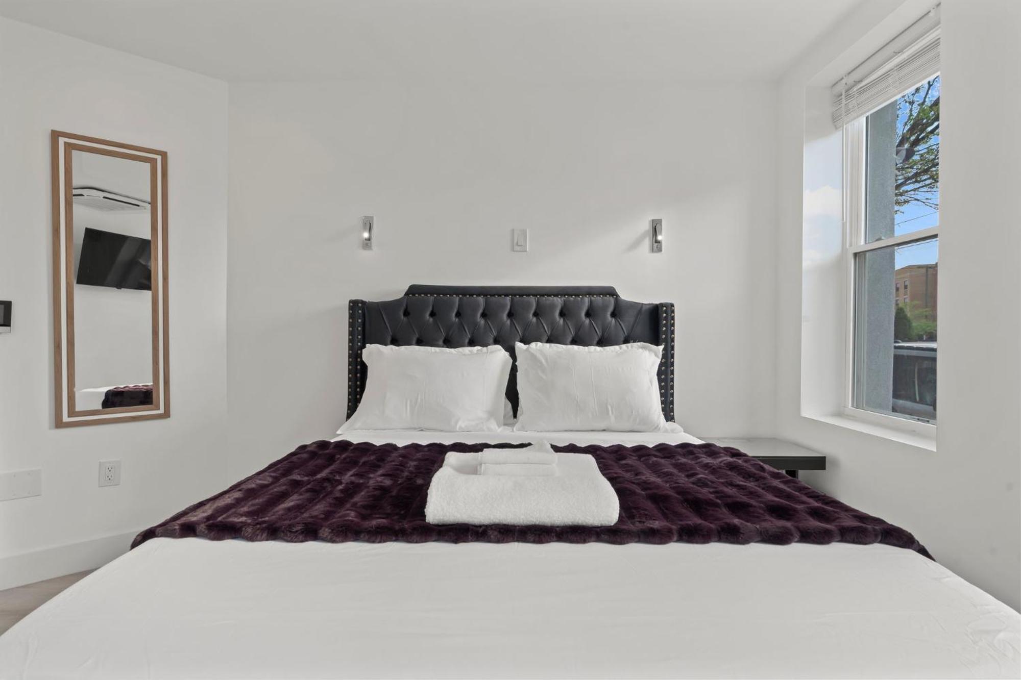 New Season Royals, Airport West Hotel Chester Bilik gambar
